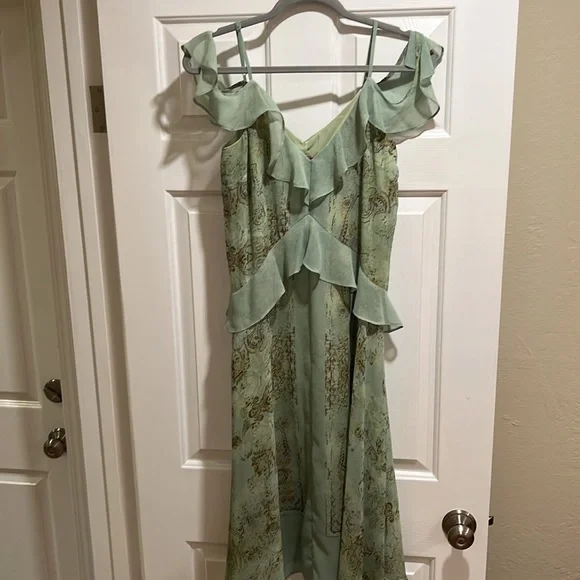 BCBGMAXAZRIA Dress Size 6 - Picture 4 of 5